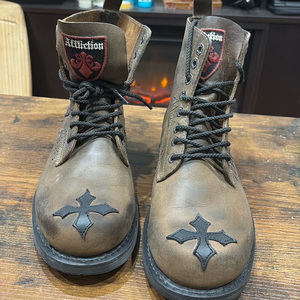 COPY - Men’s size 13 affliction boots. Biker theme.